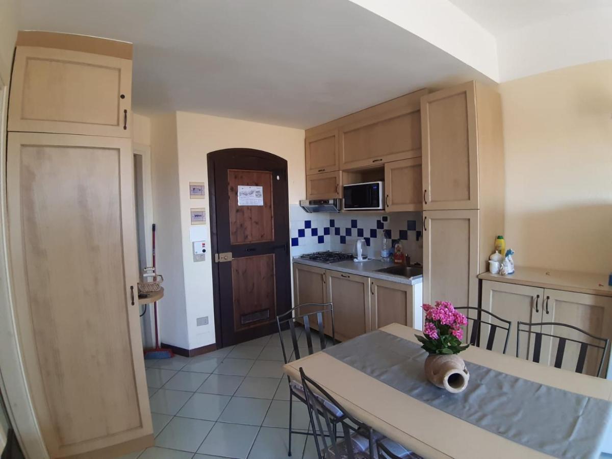 Appartamento Panoramico Calarossa Sardegna イーゾラ・ロッサ エクステリア 写真