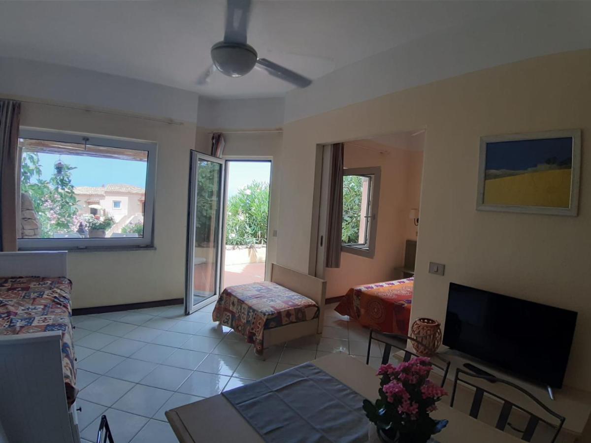 Appartamento Panoramico Calarossa Sardegna イーゾラ・ロッサ エクステリア 写真