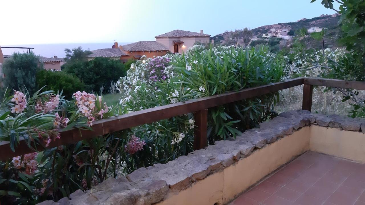 Appartamento Panoramico Calarossa Sardegna イーゾラ・ロッサ エクステリア 写真