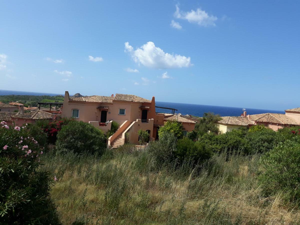 Appartamento Panoramico Calarossa Sardegna イーゾラ・ロッサ エクステリア 写真